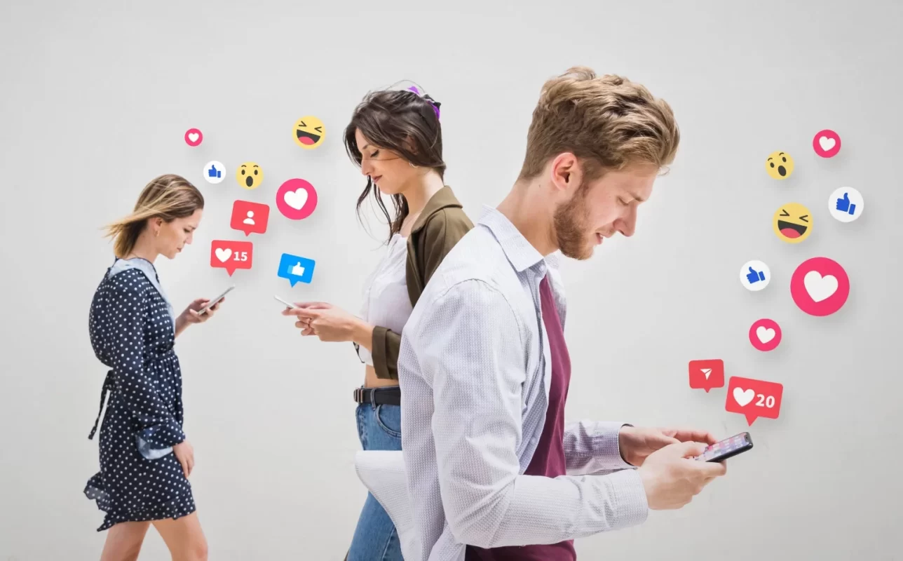 medium-shot-people-addicted-social-media-1536x954-1.webp